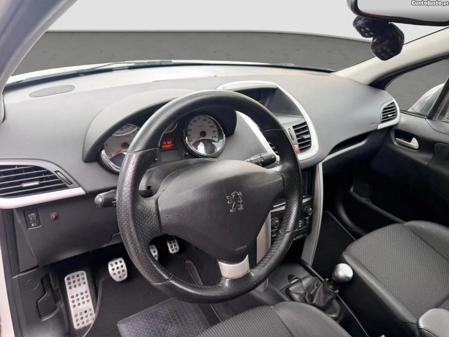 Peugeot 207 1.4 HDi Sport — fotografia 11