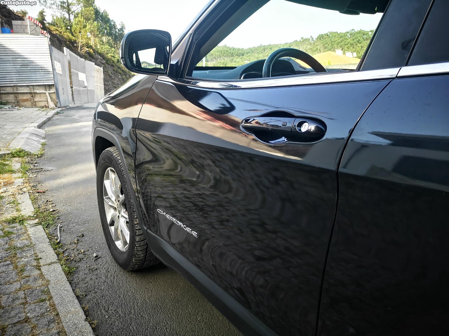 Jeep Cherokee 2.0 MJD LONGITUDE - NACIONAL - C/ GARANTIA - "C/ Gancho de Reboque" — fotografia 18