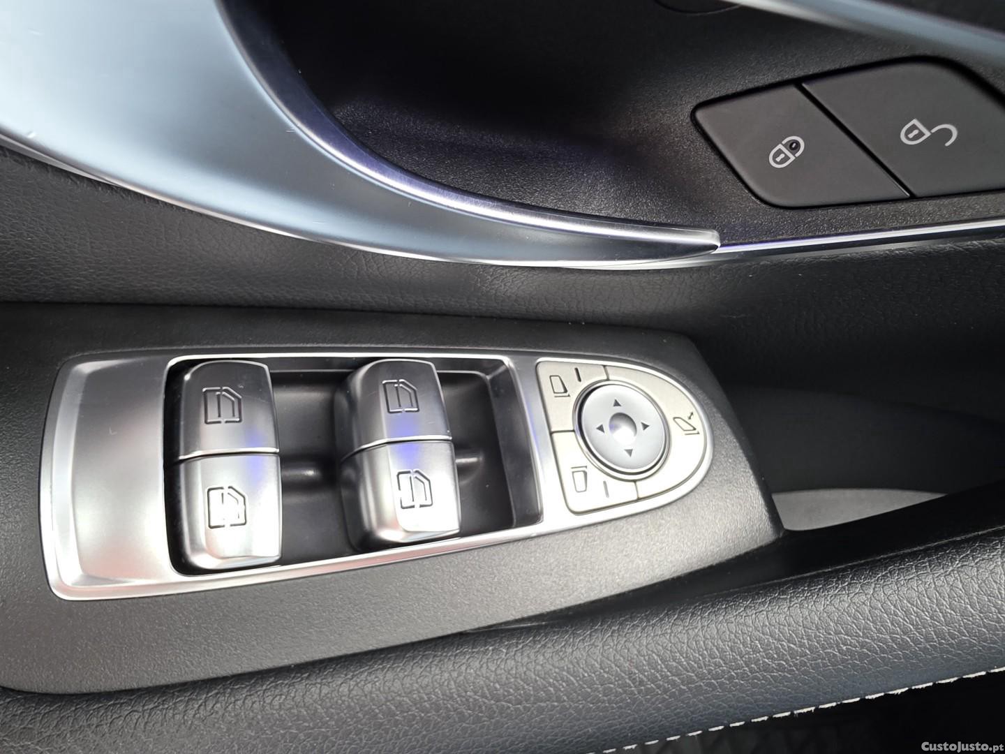Mercedes-Benz E 220 d AMG Line Aut. — fotografia 13