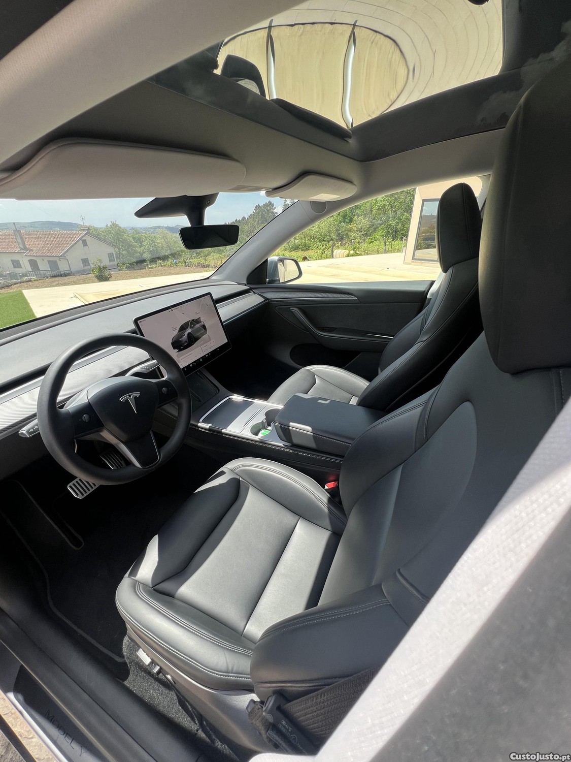Tesla Model Y Long Range 2024 — fotografia 4