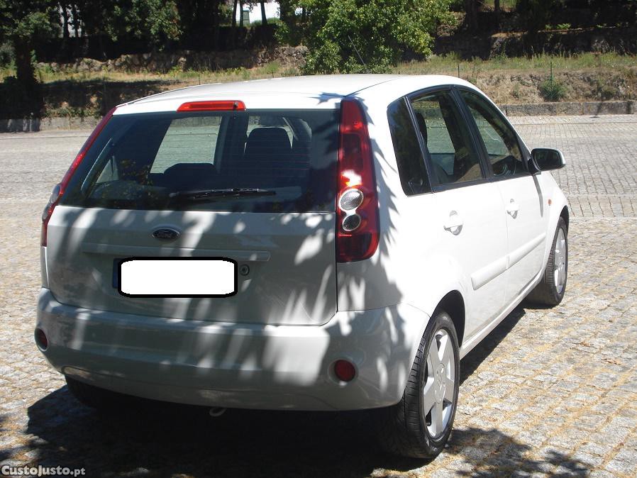 Ford Fiesta 1.4 TDCi — fotografia 10