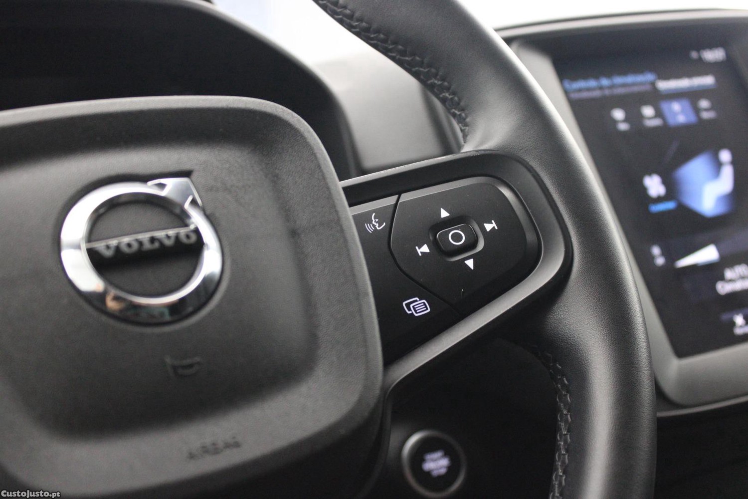 Volvo XC 40 1.5 T2 MOMENTUM CORE — fotografia 28