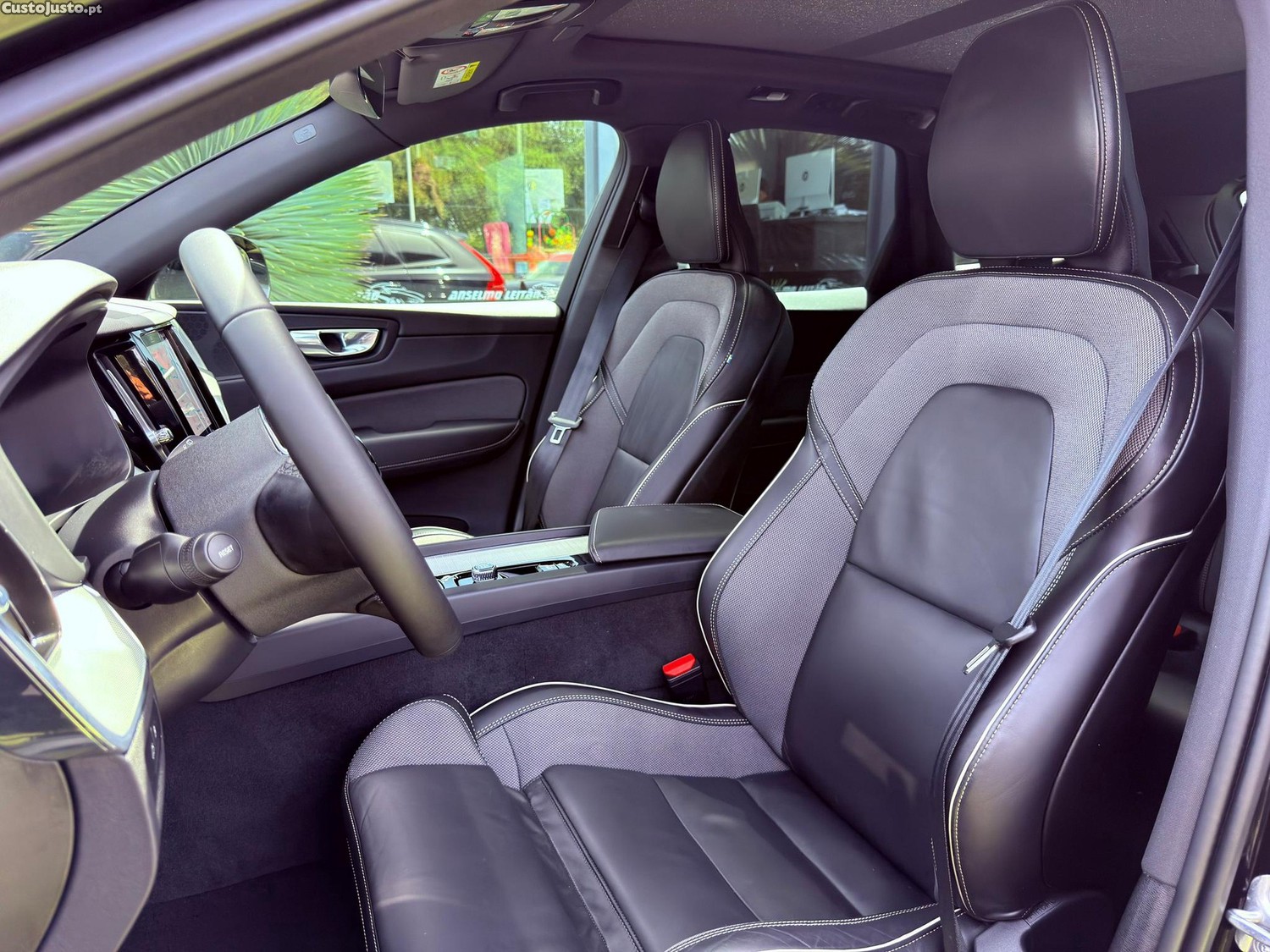 Volvo XC 60 2.0 T6 PHEV Black Edition AWD — fotografia 14