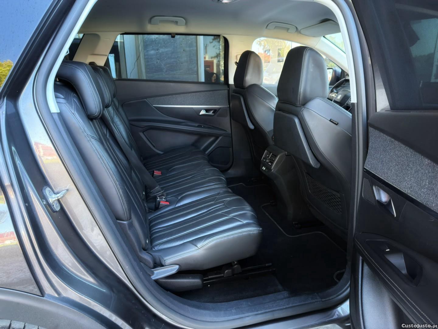 Peugeot 5008 1.5 BlueHDi Allure Pack EAT8 — fotografia 18