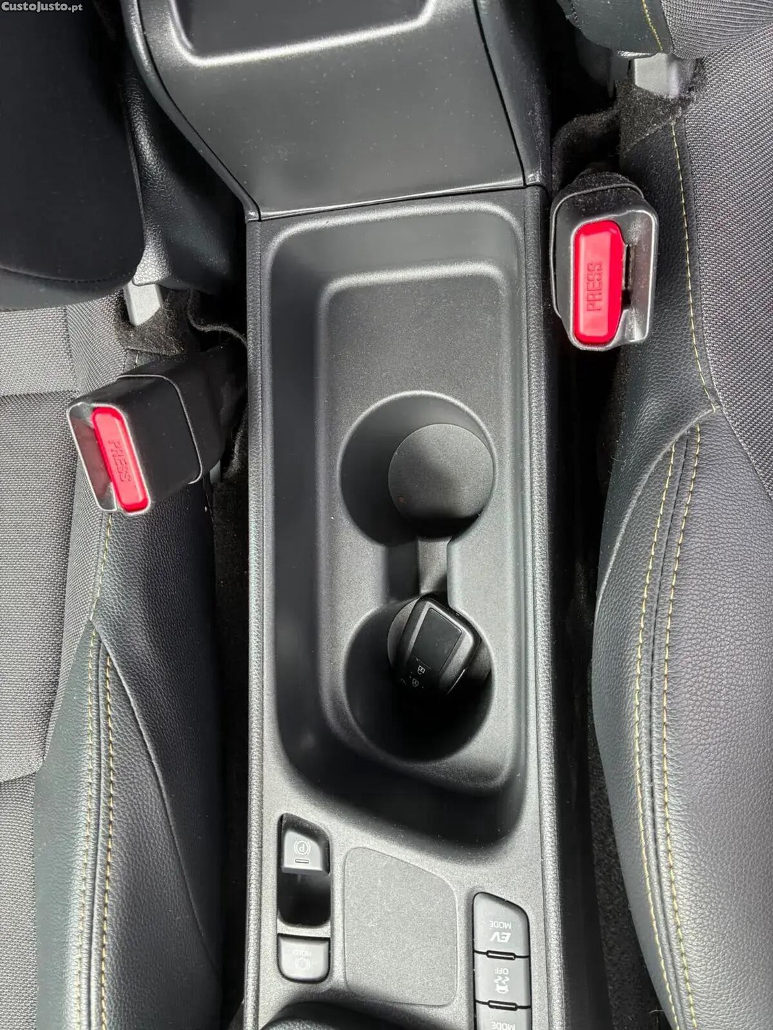 Toyota Yaris 1.5 HDF Luxury — fotografia 13