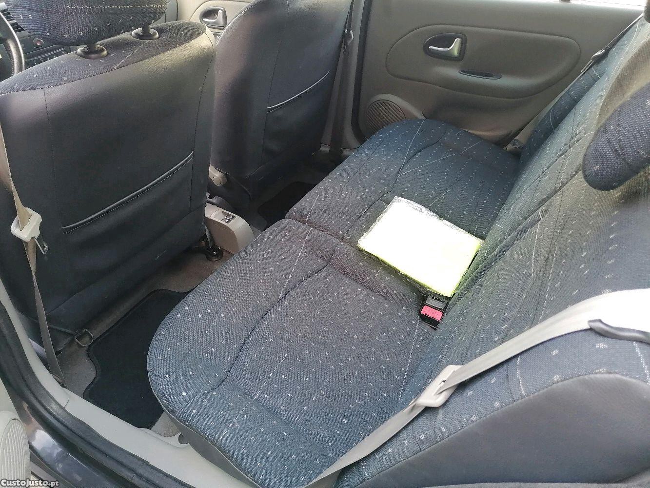 Renault Clio 1.2i Privilege — fotografia 3