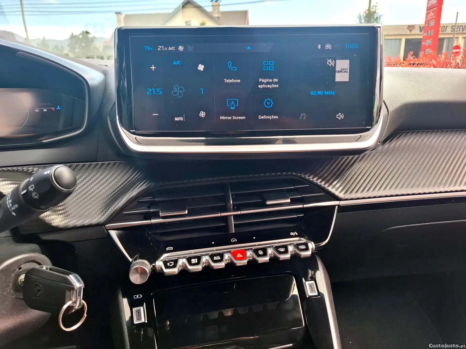 Peugeot 2008 1.2 Hybrid Allure e-DCS6 — fotografia 5