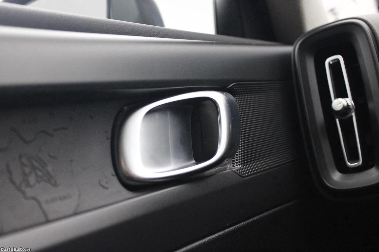 Volvo XC 40 1.5 T2 MOMENTUM CORE — fotografia 11