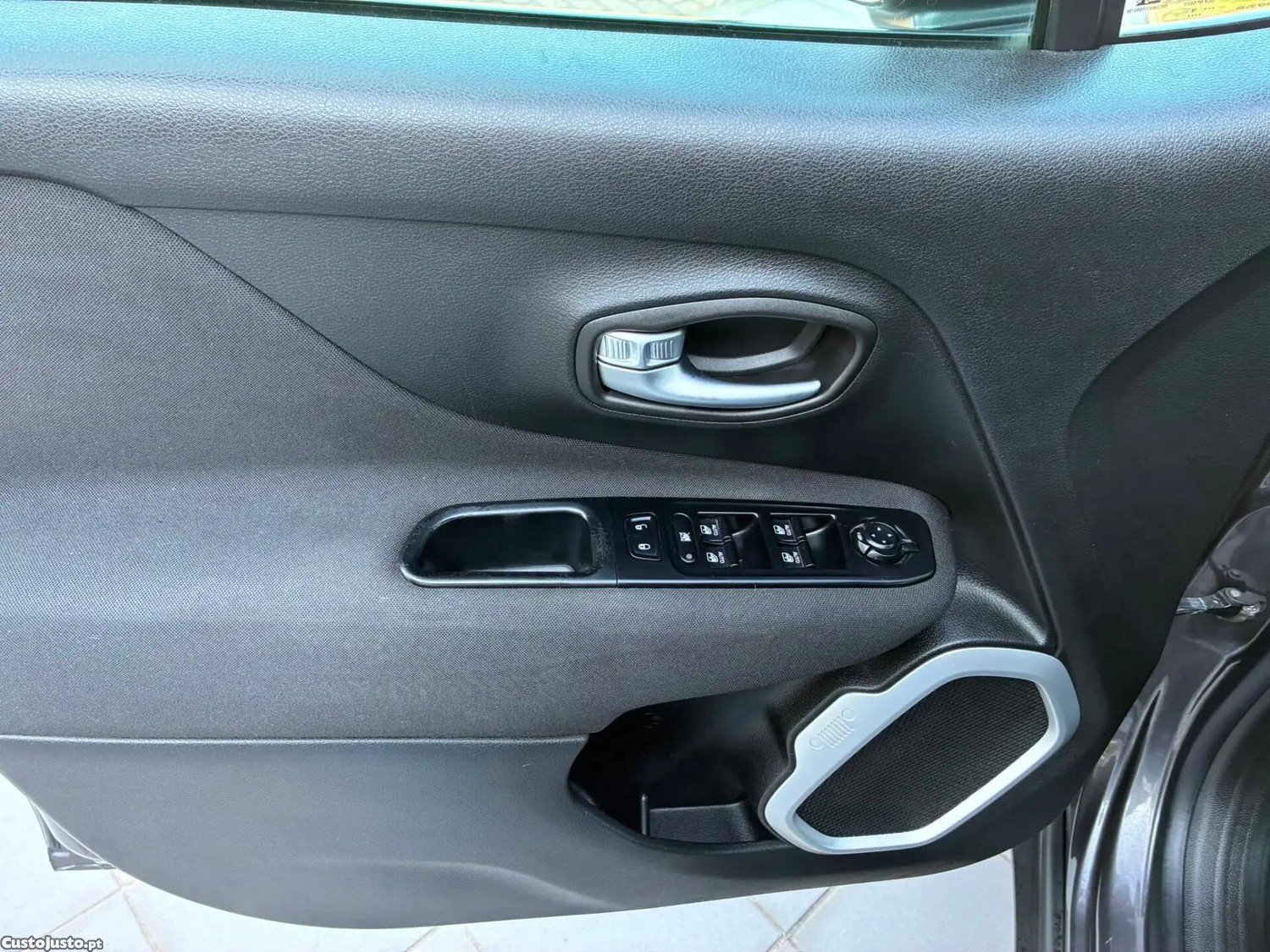 Jeep Renegade 1.0 T Longitude — fotografia 20