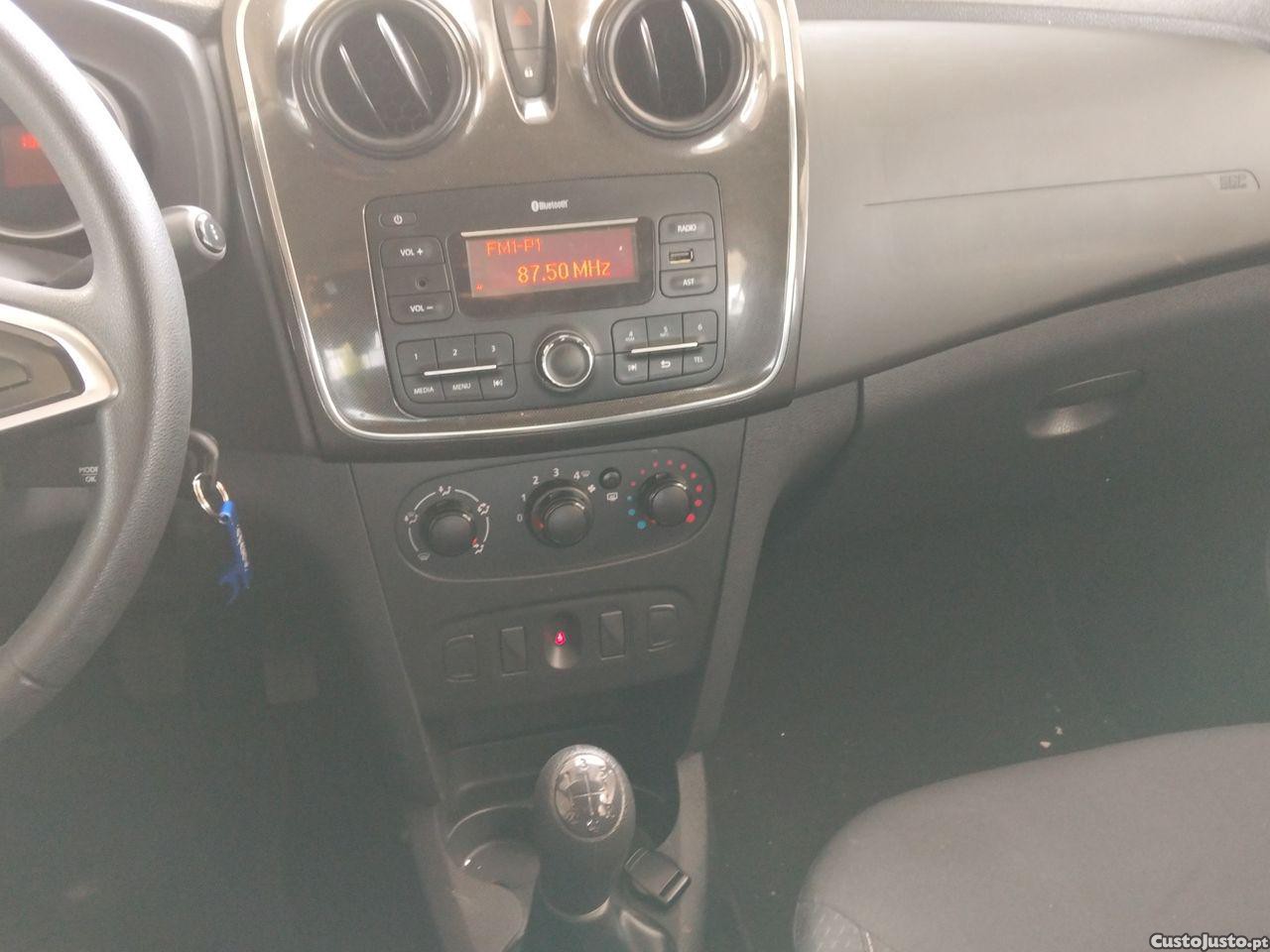 Dacia Sandero 1.0 SCe Comfort — fotografia 4