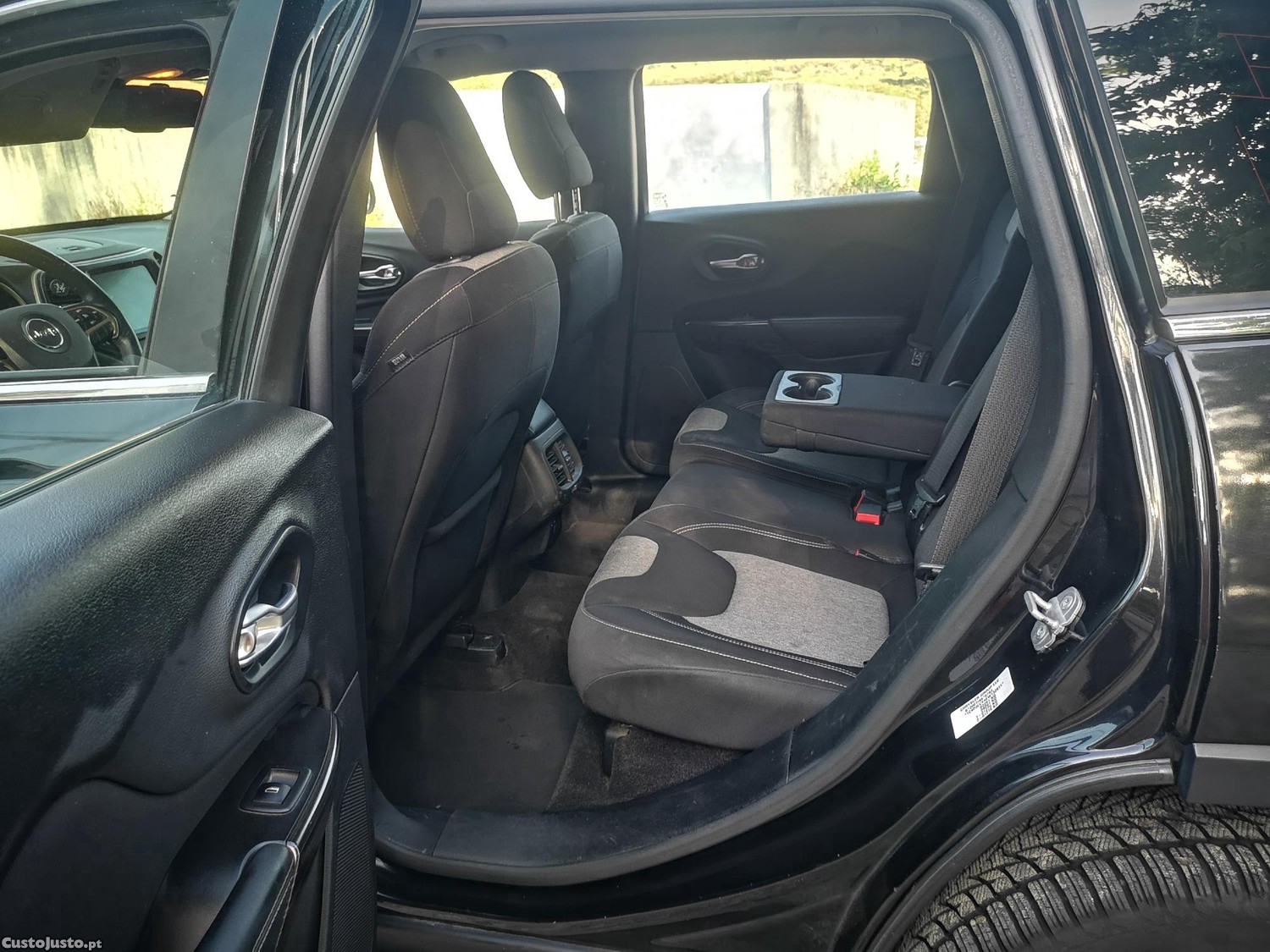 Jeep Cherokee 2.0 MJD LONGITUDE - NACIONAL - C/ GARANTIA - "C/ Gancho de Reboque" — fotografia 16