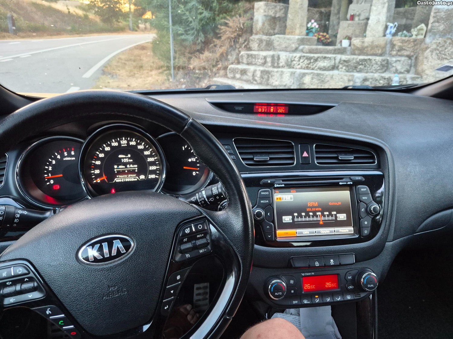 Kia Ceed 3 portas — fotografia 4