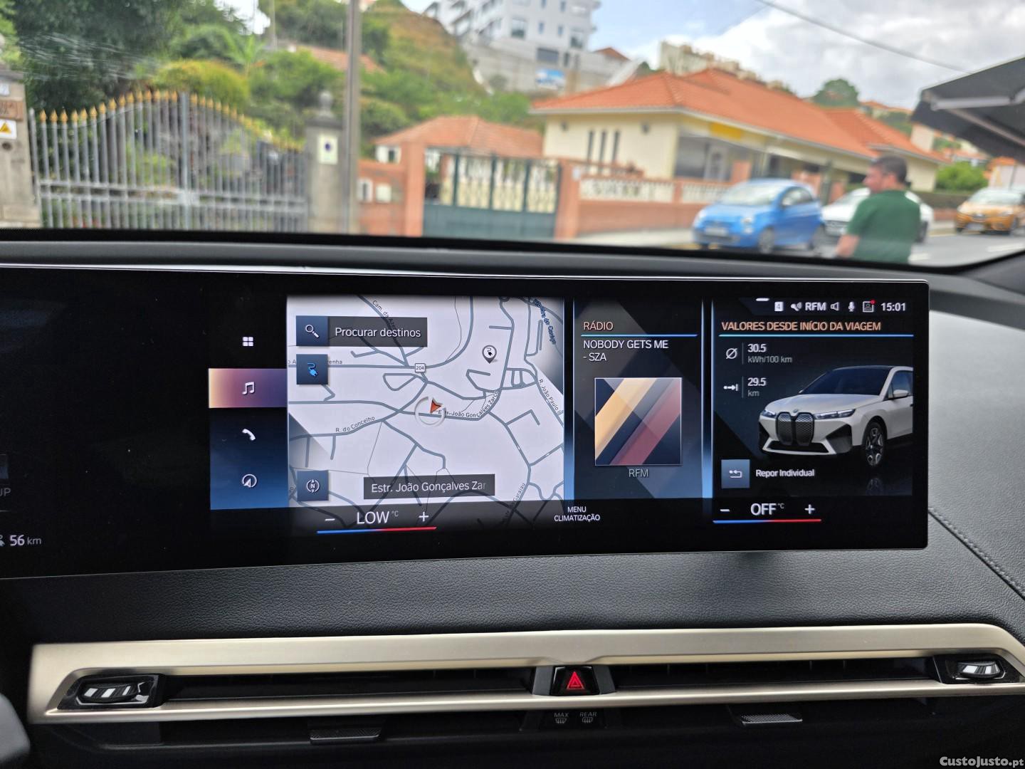 BMW iX xDrive 40 — fotografia 32