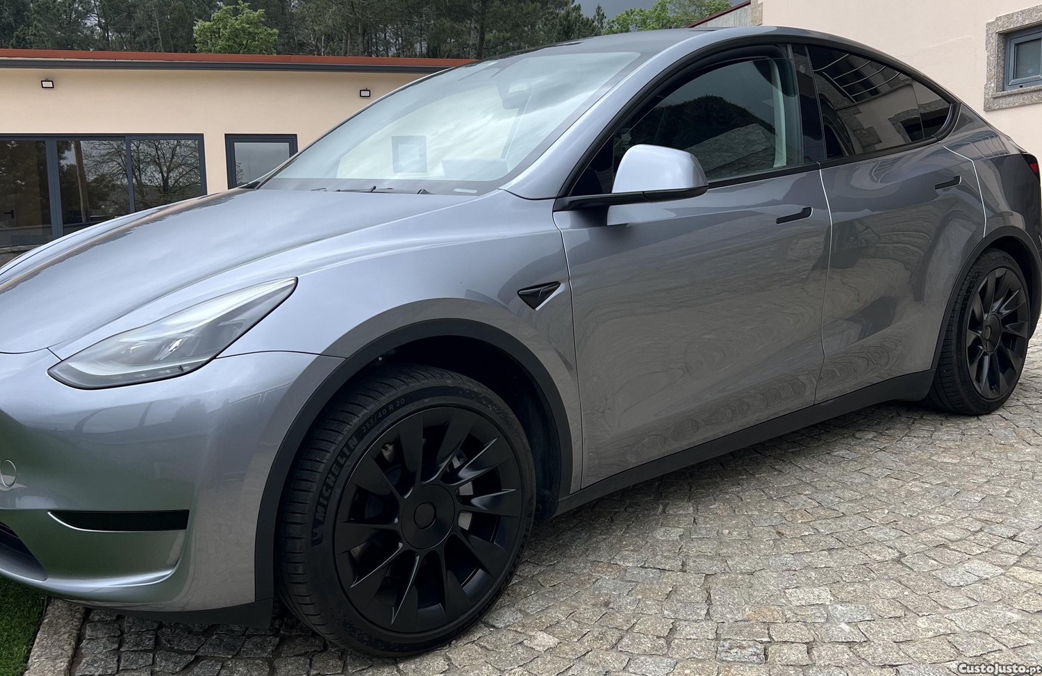 Tesla Model Y Long Range 2024 — fotografia 7