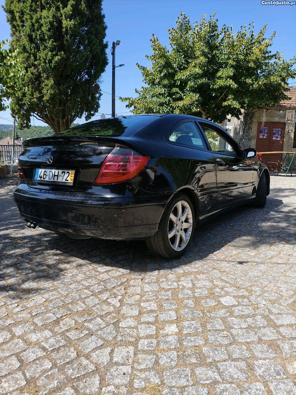 Mercedes-Benz C 220 Coupé — fotografia 10