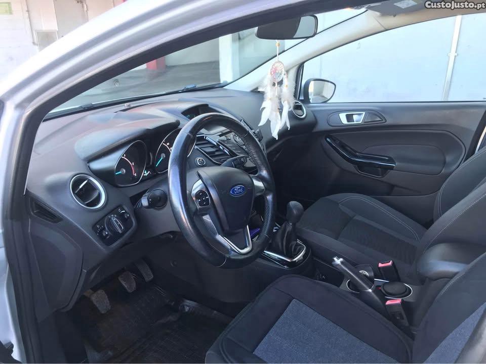 Ford Fiesta 1.5 tdci titanium — fotografia 3