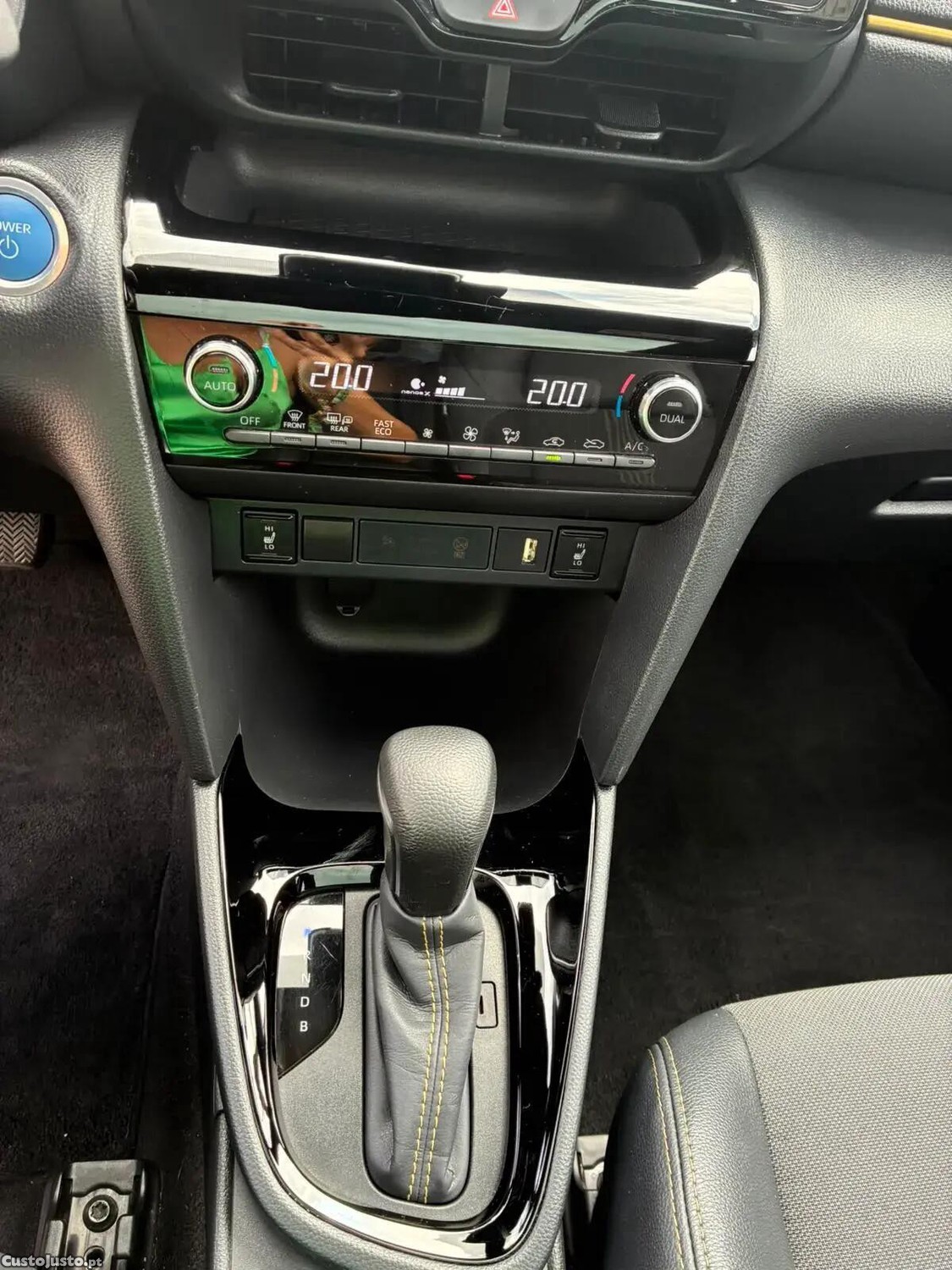 Toyota Yaris 1.5 HDF Luxury — fotografia 12