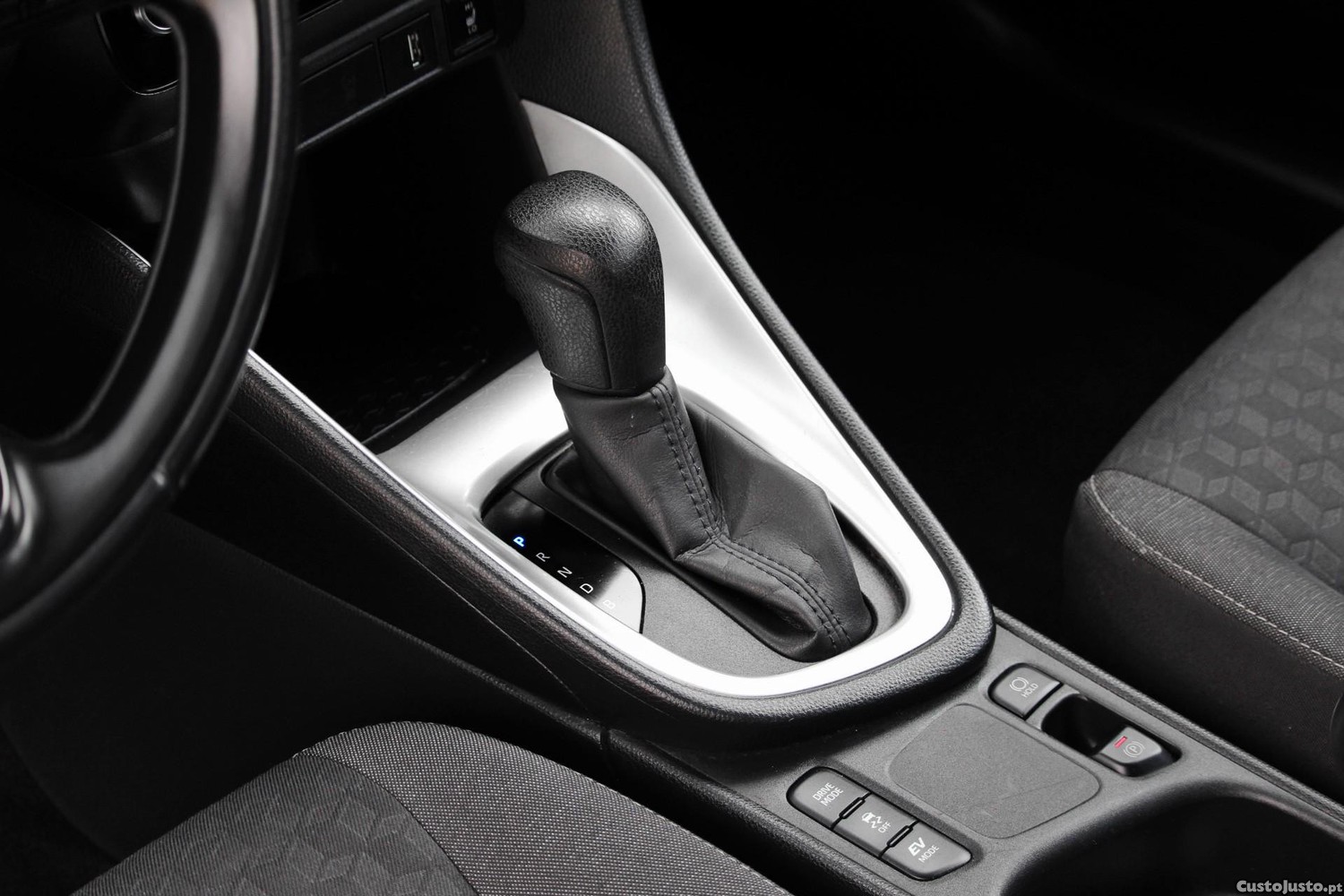 Toyota Yaris 1.5 HDF Comfort — fotografia 18