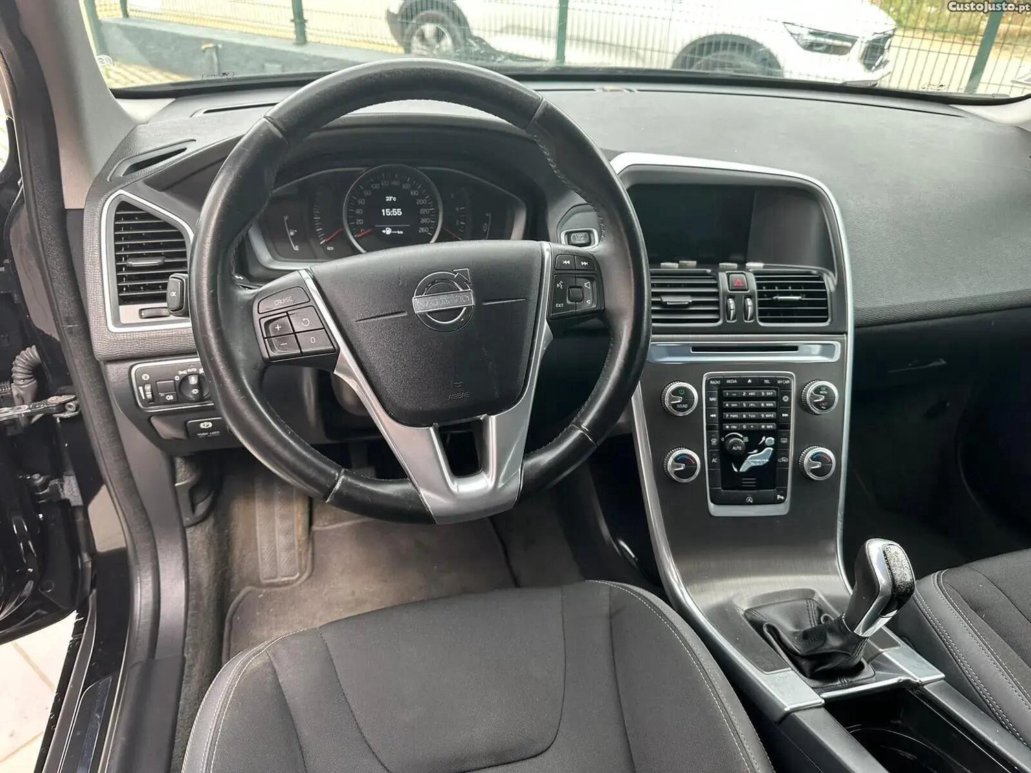 Volvo XC 60 2.0 D4 Momentum — fotografia 21