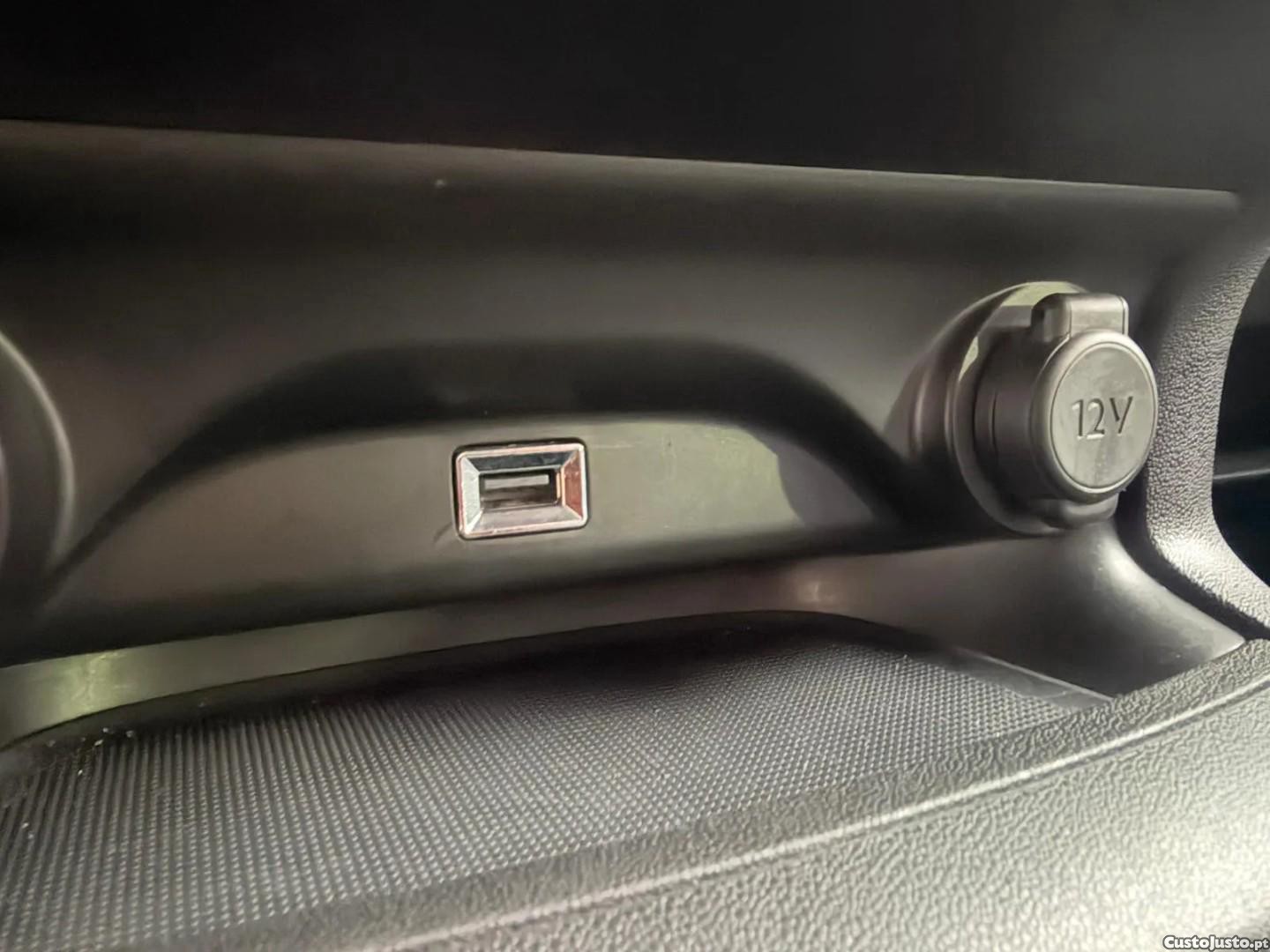 Citroën C4 PureTech 130 Stop&Start EAT6 Shine — fotografia 6