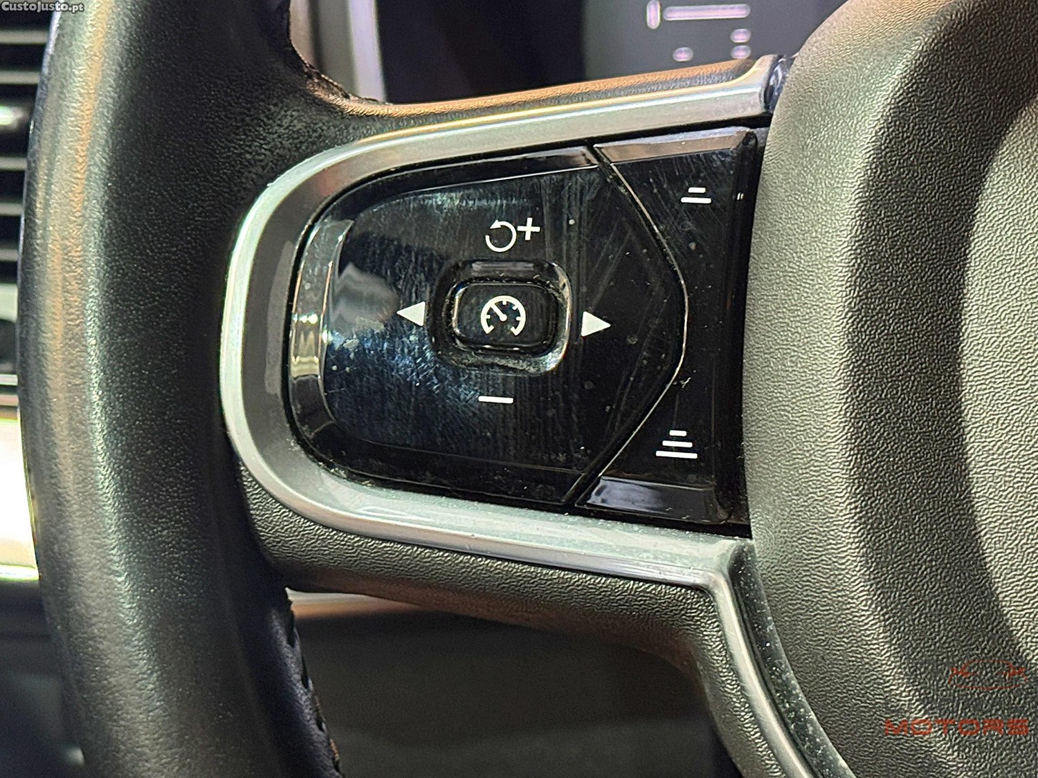 Volvo XC 90 2.0 D4 Momentum — fotografia 3
