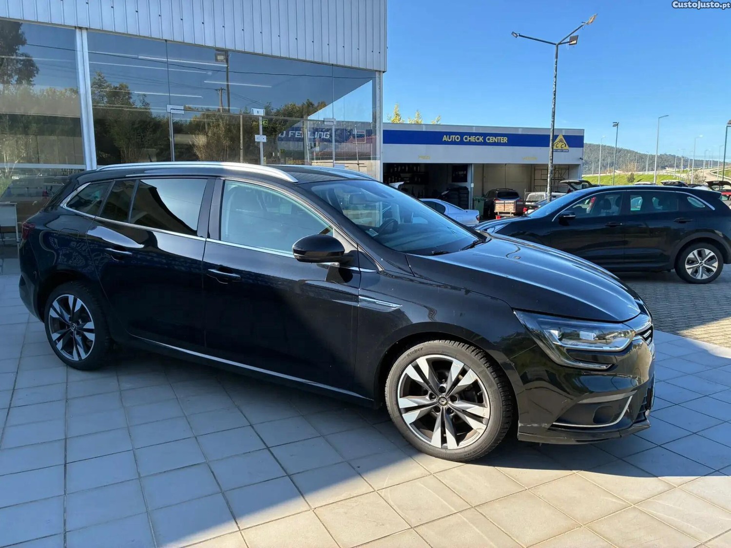 Renault Mégane IV SPORT TOURER 1.5 DCI INTENSE — fotografia 19