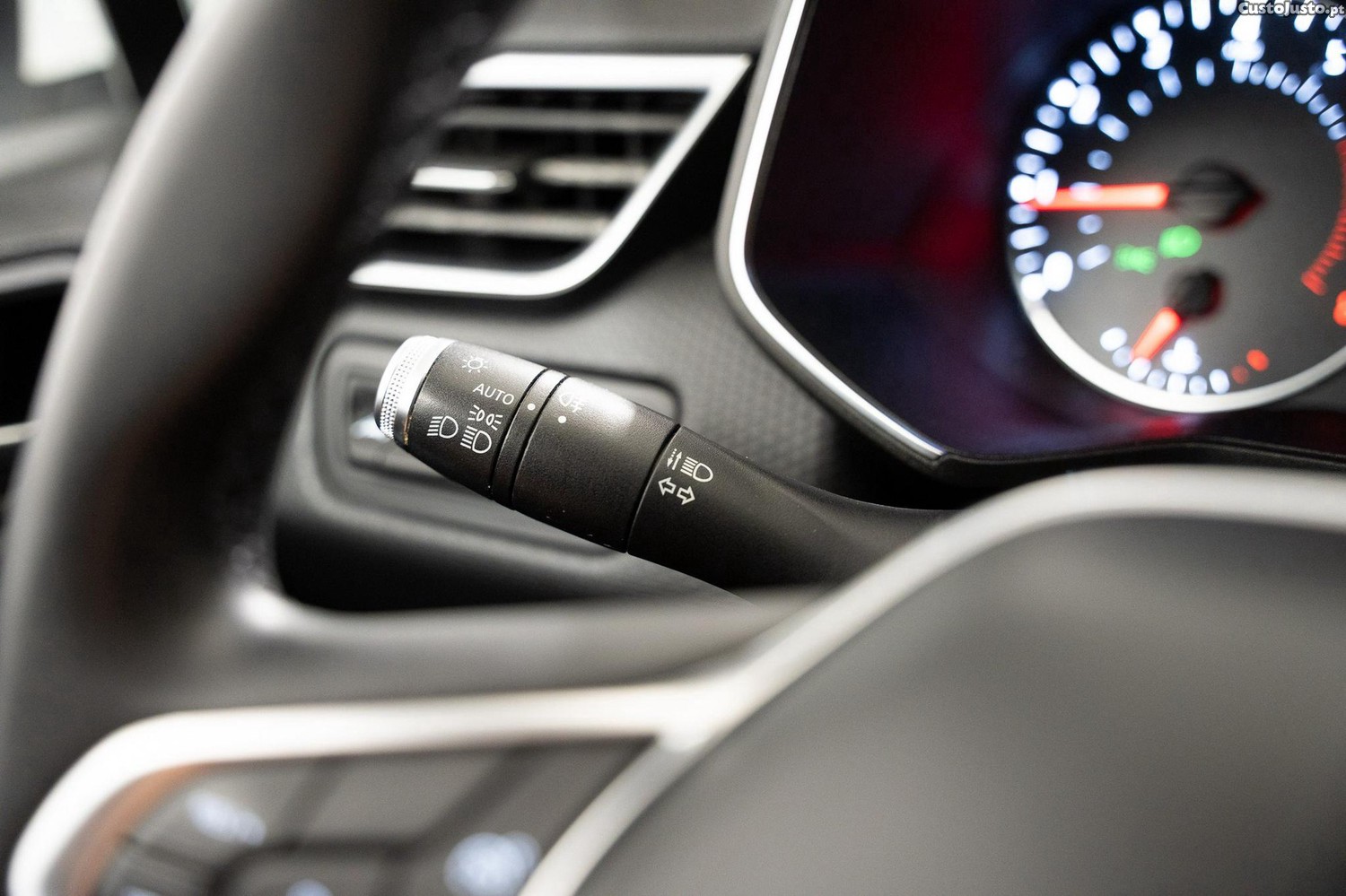 Renault Clio 1.0 SCe Zen — fotografia 6