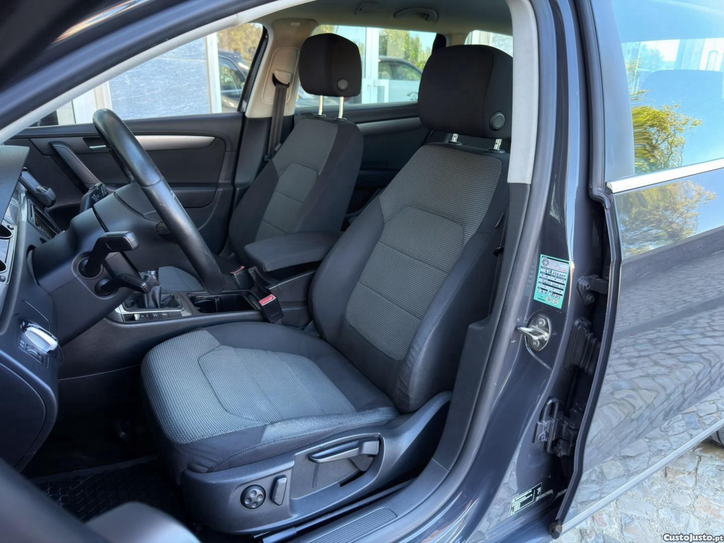 Volkswagen Passat 1.6 TDI BlueMotion — fotografia 17
