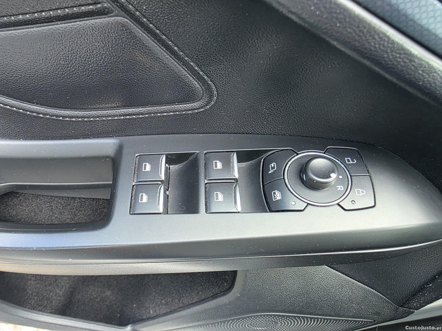 Ford Focus 1.0 EcoBoost MHEV Active X — fotografia 3