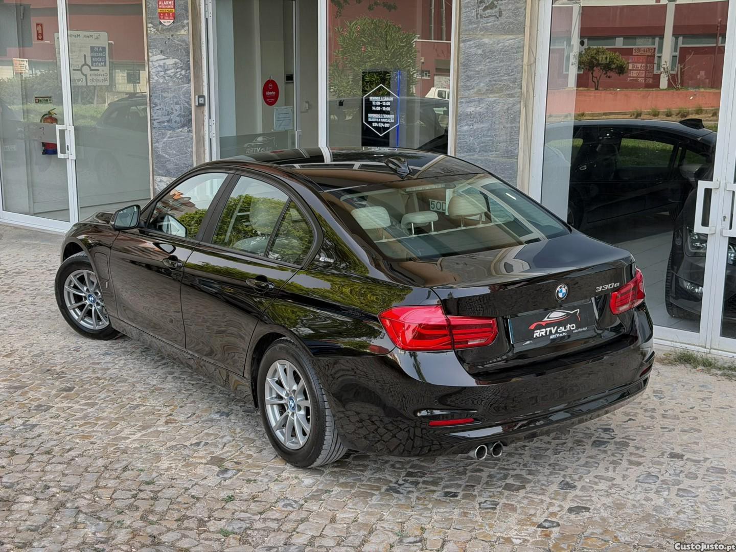 BMW 330 e iPerformance Advantage — fotografia 26