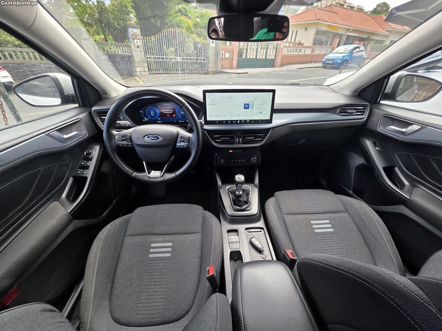 Ford Focus 1.0 EcoBoost MHEV Active X — fotografia 27