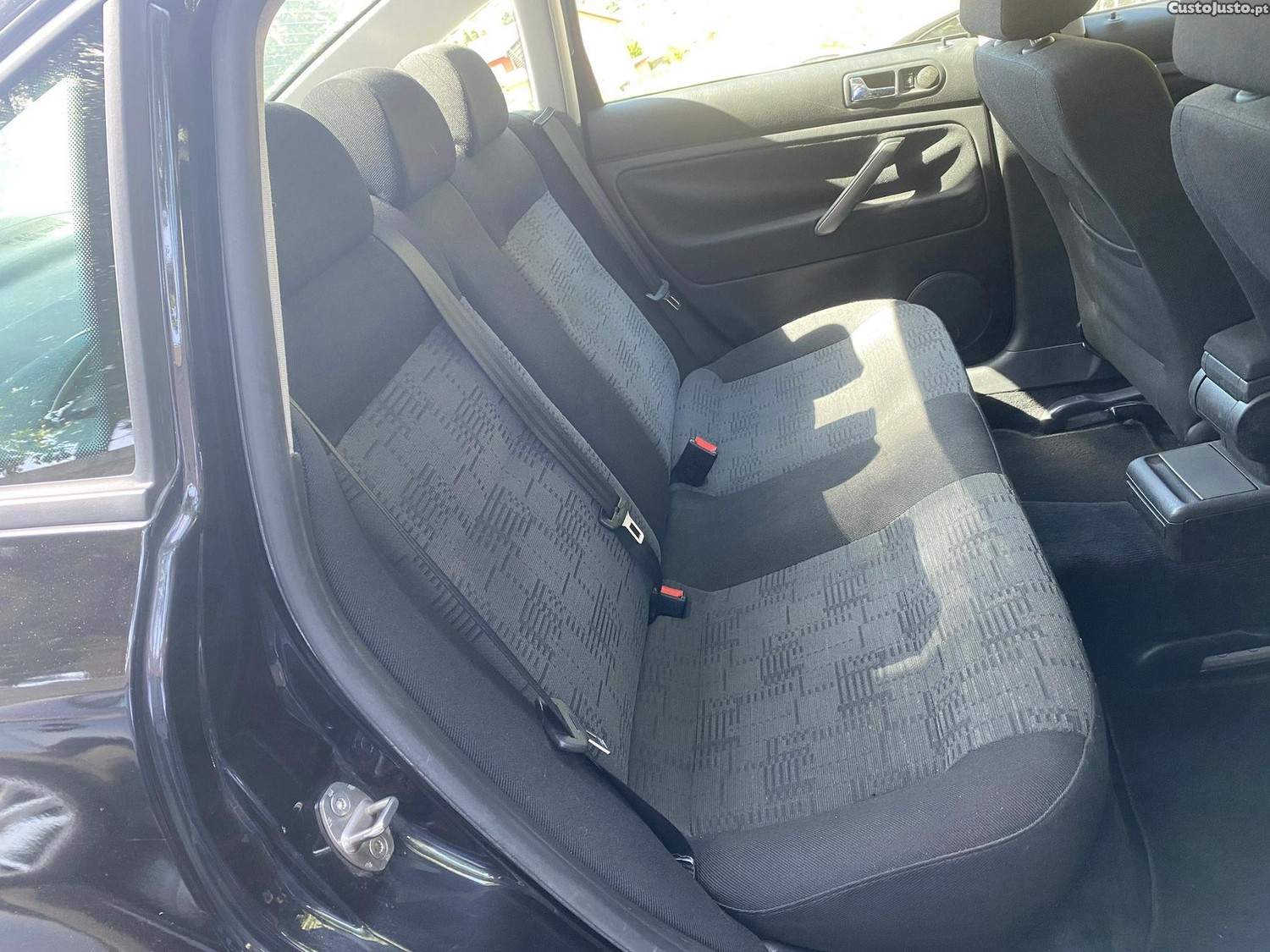 Volkswagen Passat 1.9 TDi Confortline Tip — fotografia 7