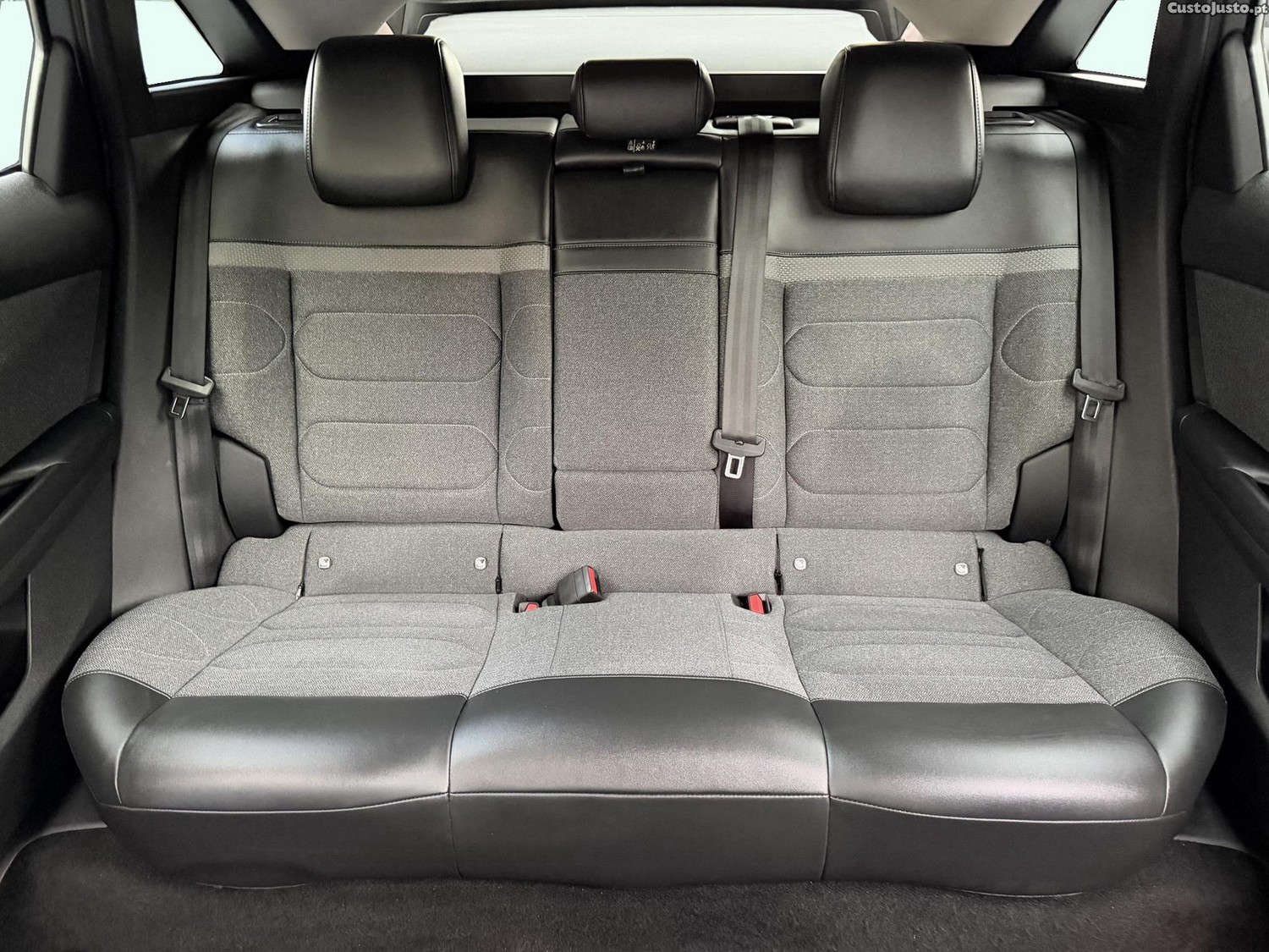 Citroën C5 X 1.6 HIBRIDO SHINE E-EAT8 224 CV - NACIONAL — fotografia 8
