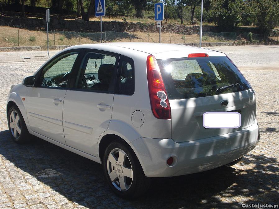 Ford Fiesta 1.4 TDCi — fotografia 9