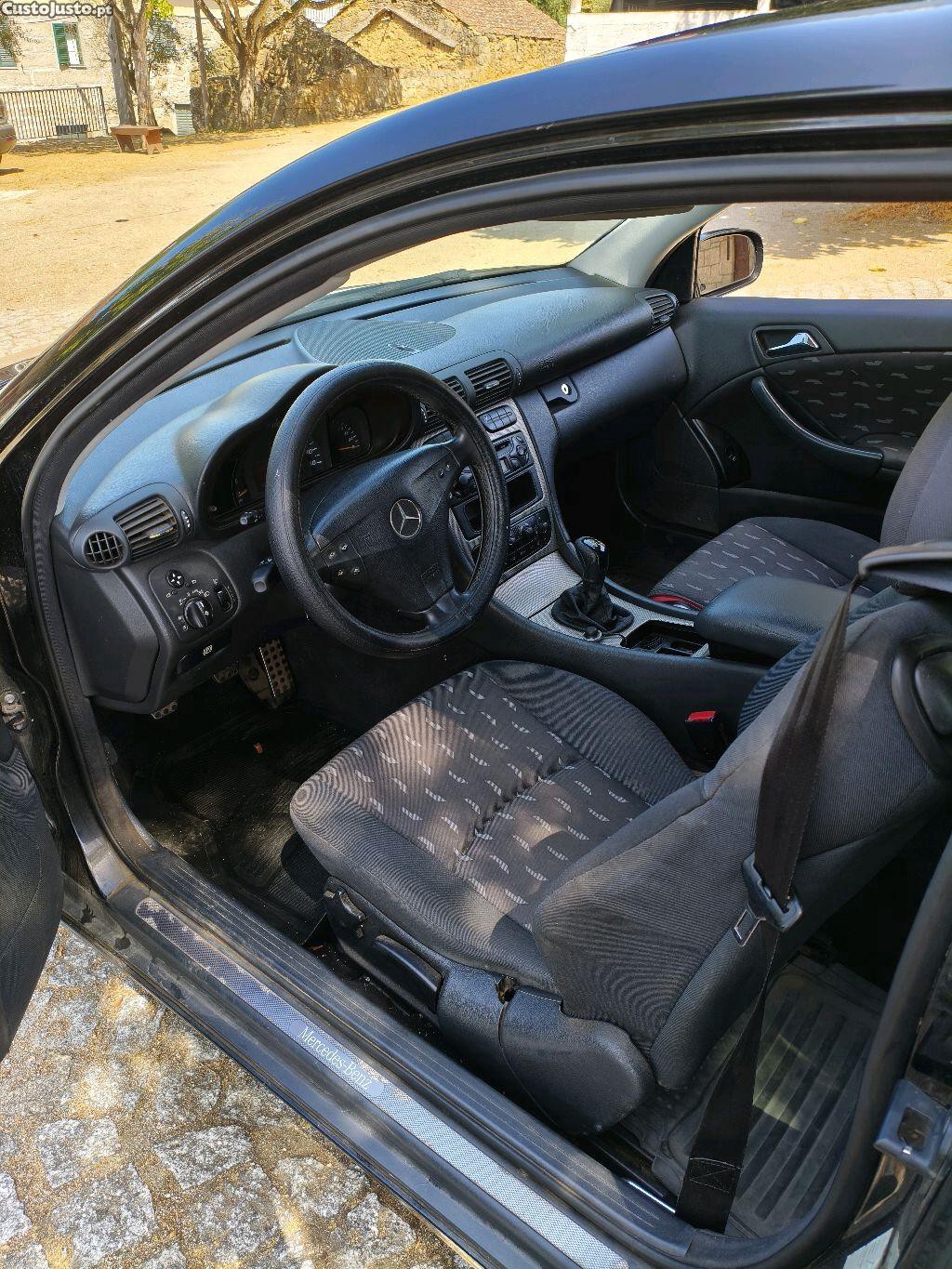 Mercedes-Benz C 220 Coupé — fotografia 7