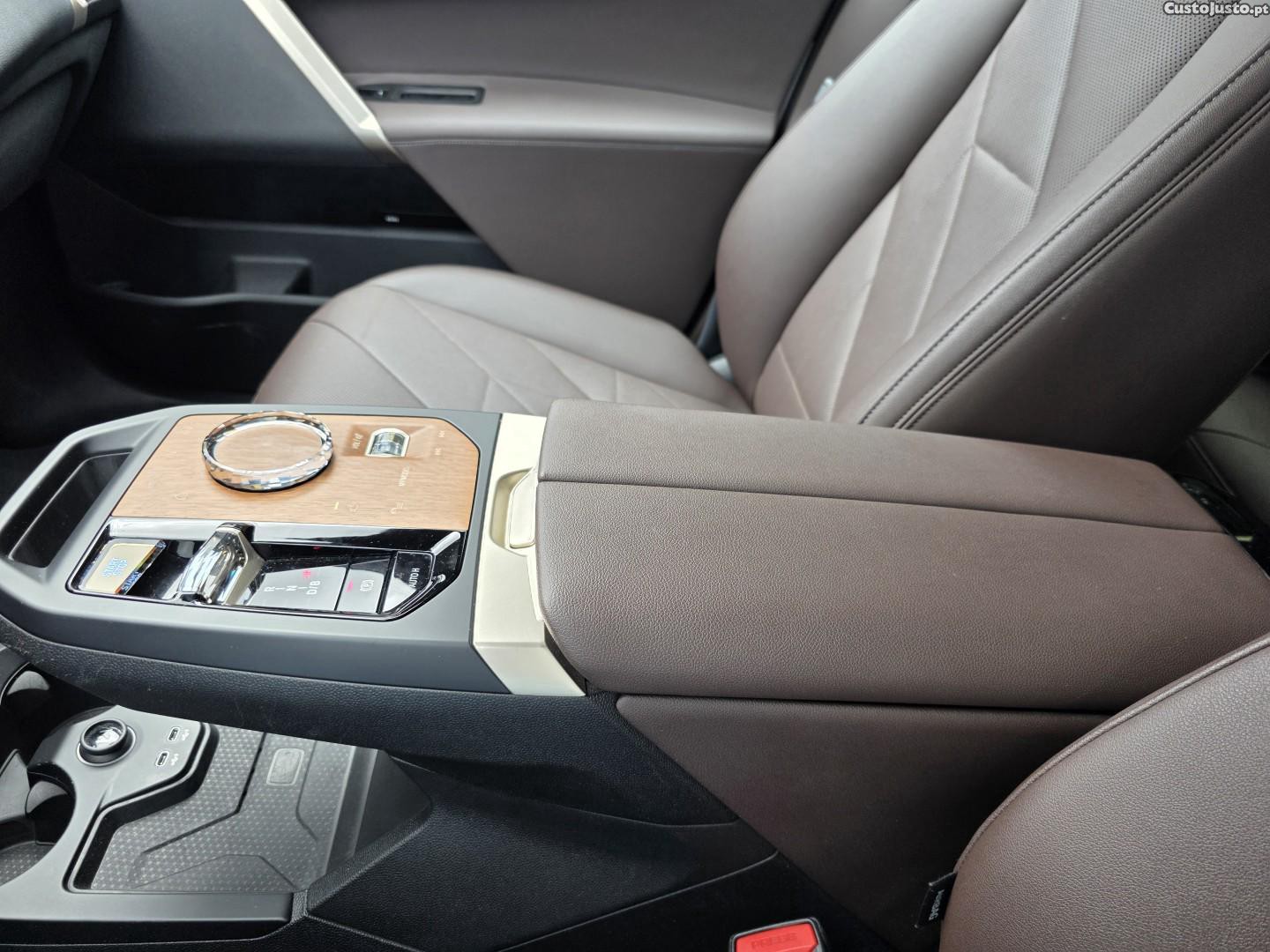 BMW iX xDrive 40 — fotografia 17