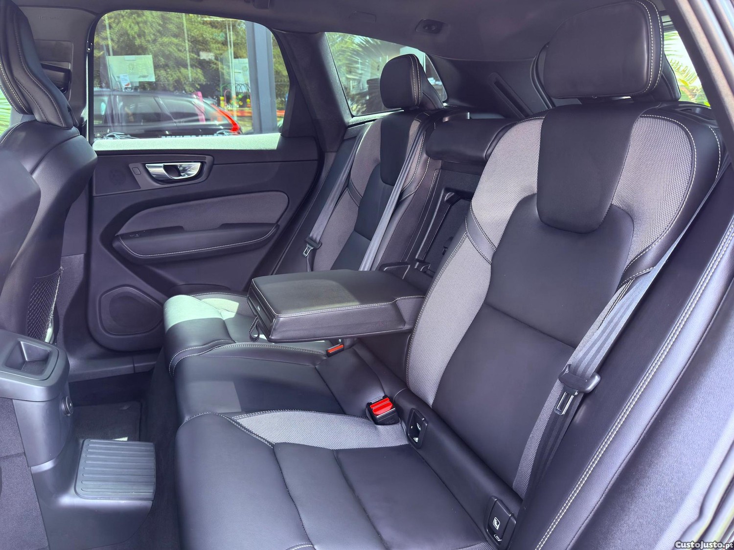Volvo XC 60 2.0 T6 PHEV Black Edition AWD — fotografia 9
