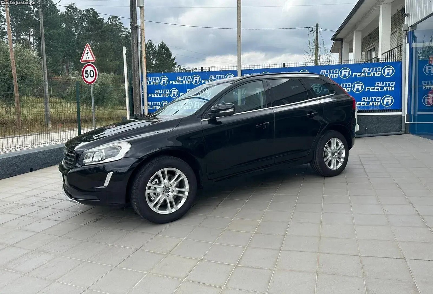 Volvo XC 60 2.0 D4 Momentum — fotografia 28