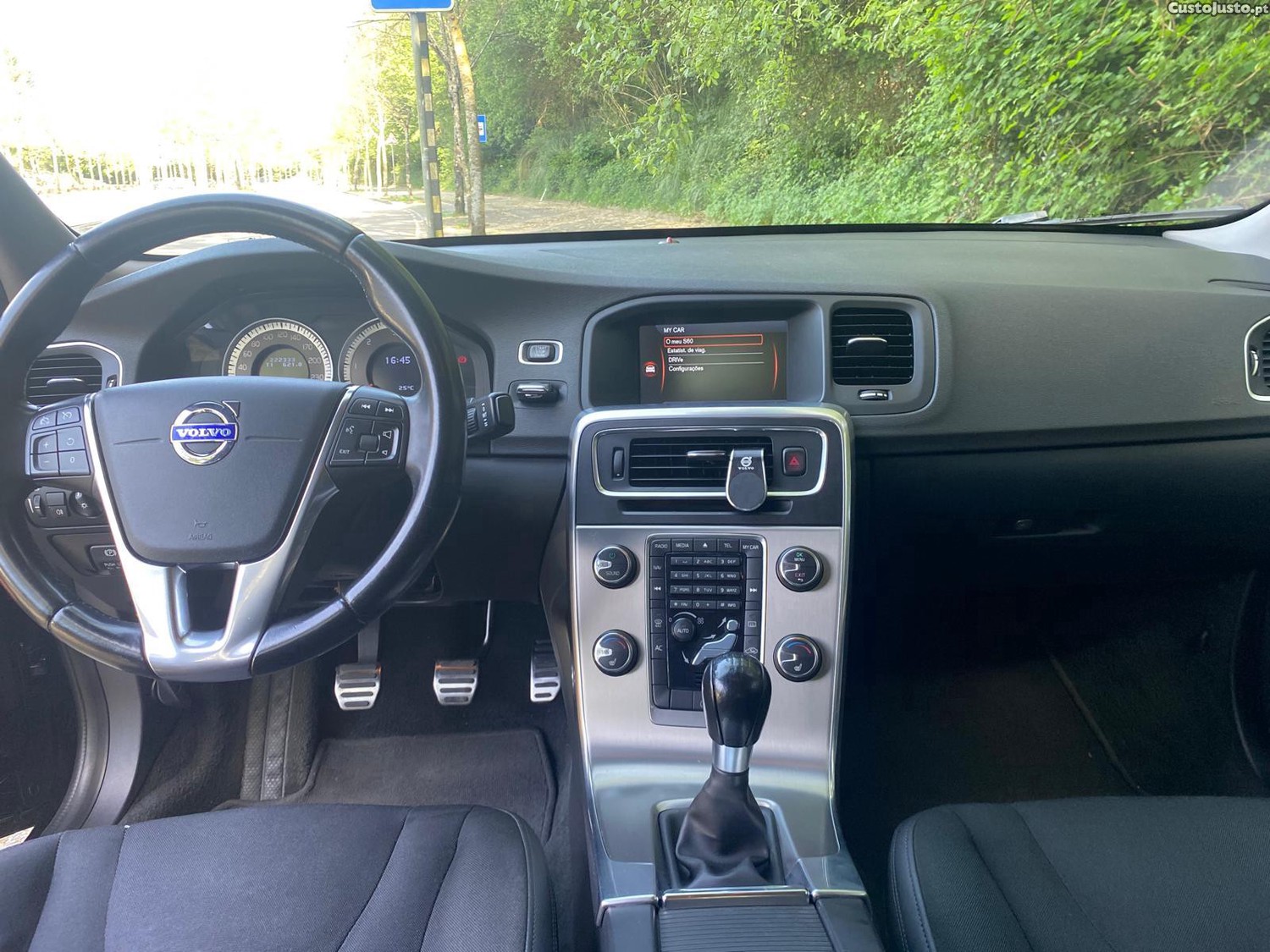 Volvo S60 Momentum — fotografia 10