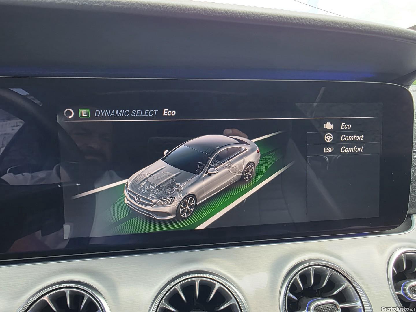 Mercedes-Benz E 220 d AMG Line Aut. — fotografia 41