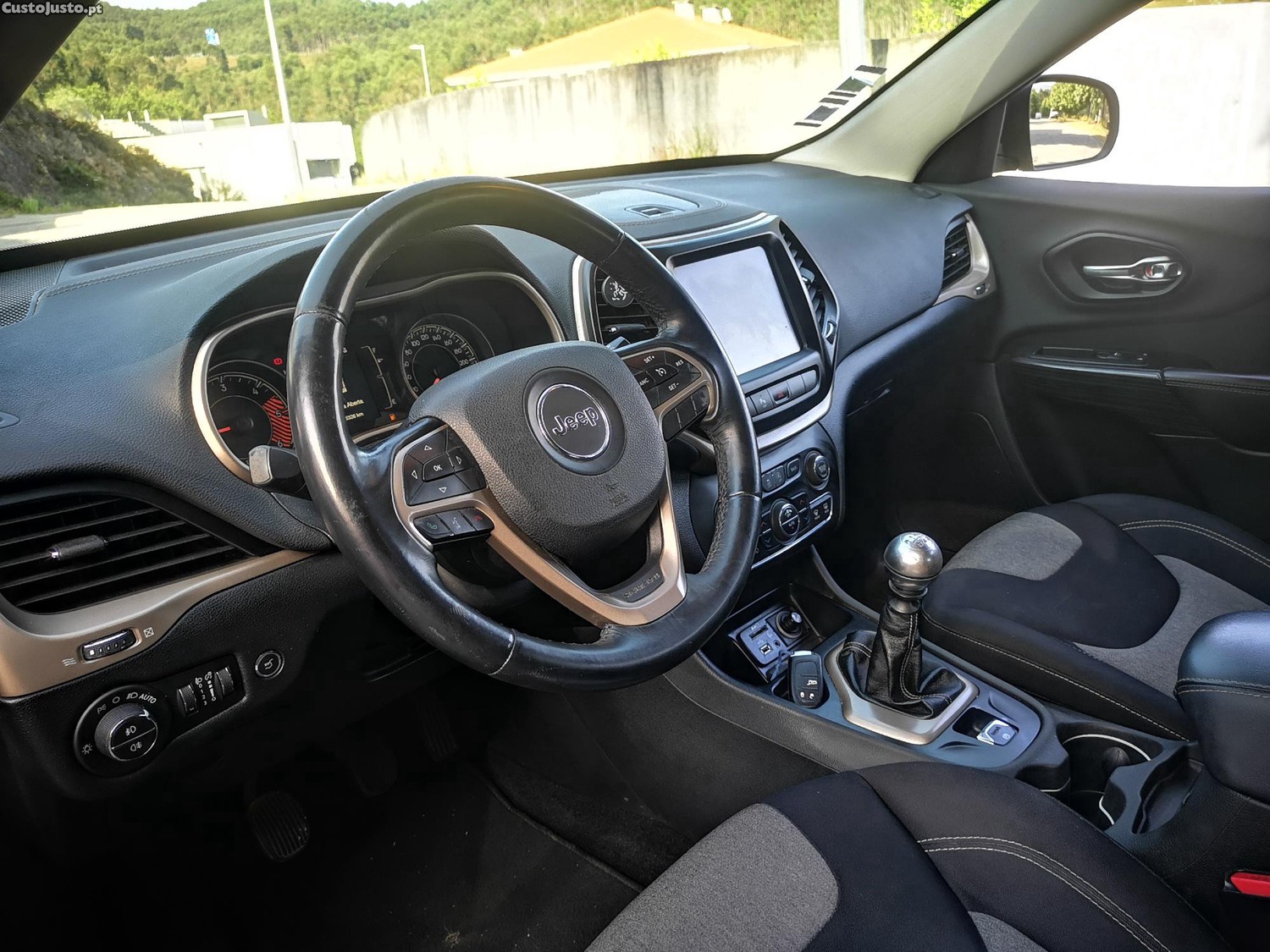 Jeep Cherokee 2.0 MJD LONGITUDE - NACIONAL - C/ GARANTIA - "C/ Gancho de Reboque" — fotografia 3