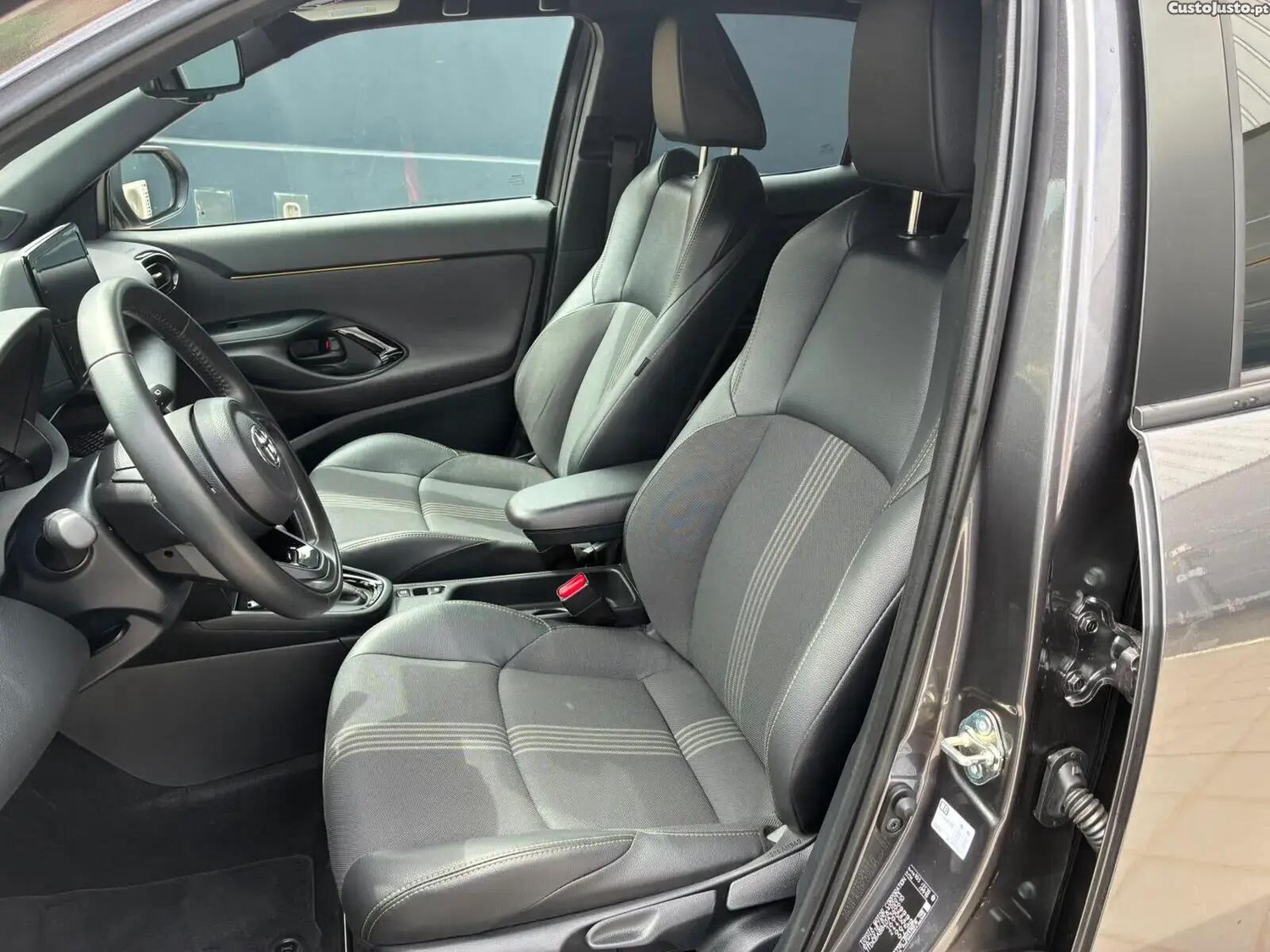 Toyota Yaris 1.5 HDF Luxury — fotografia 3
