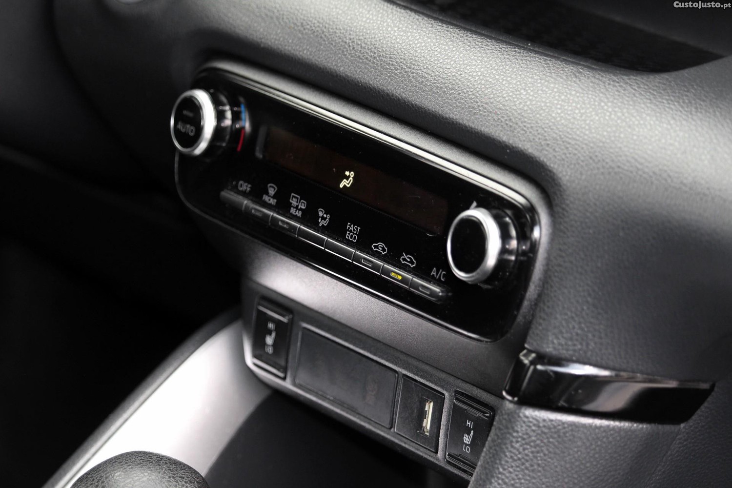 Toyota Yaris 1.5 HDF Comfort — fotografia 16