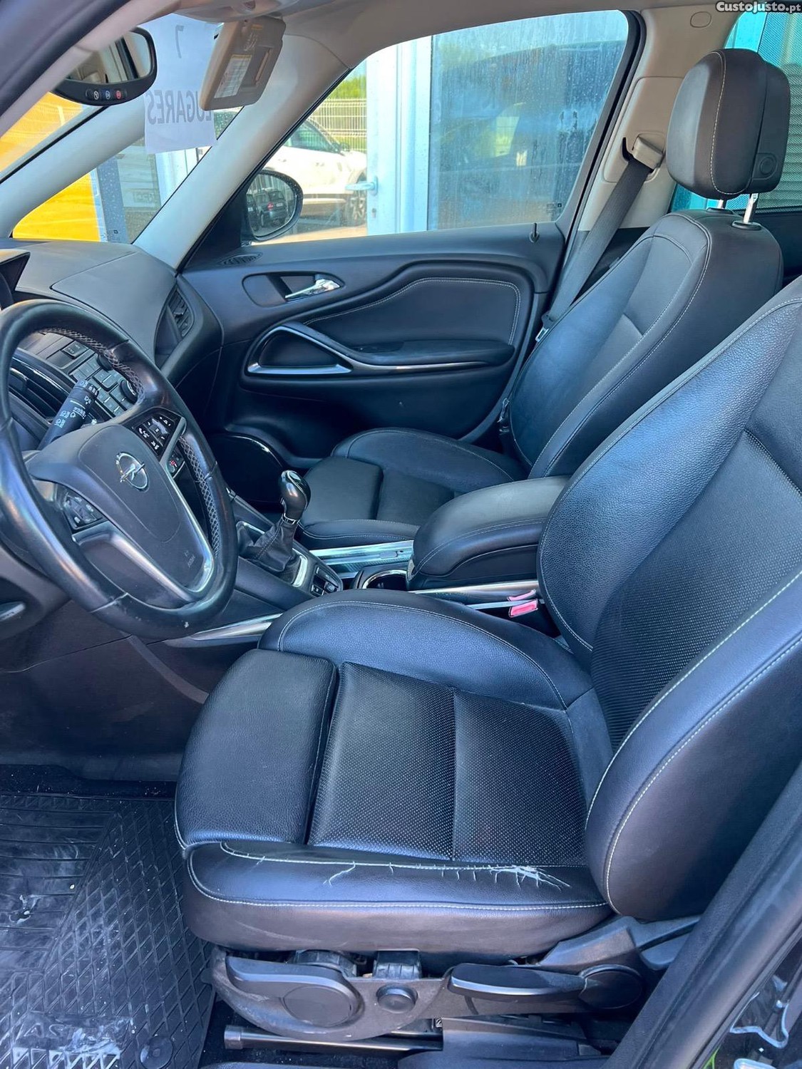 Opel Zafira Tourer — fotografia 5