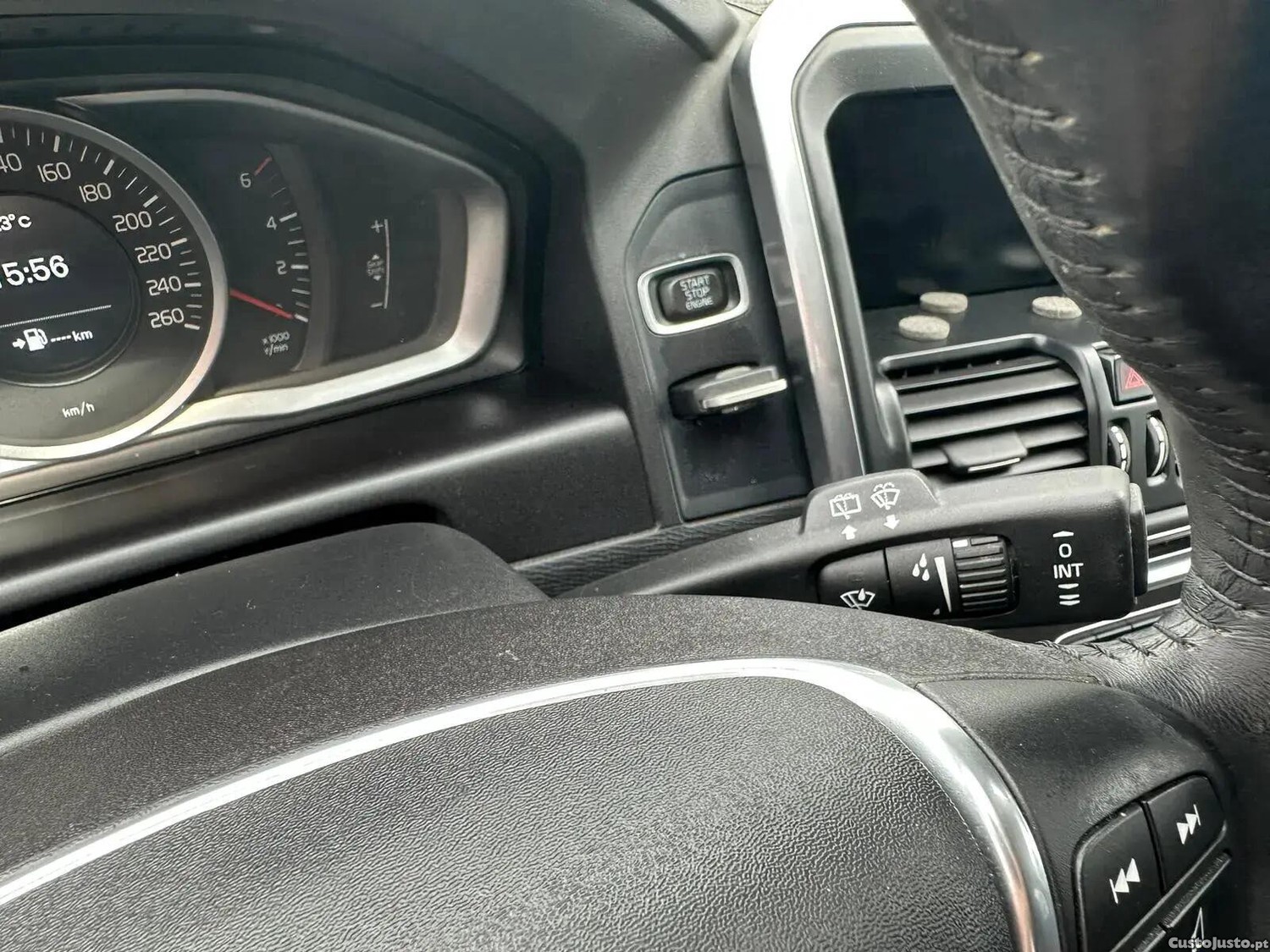 Volvo XC 60 2.0 D4 Momentum — fotografia 17