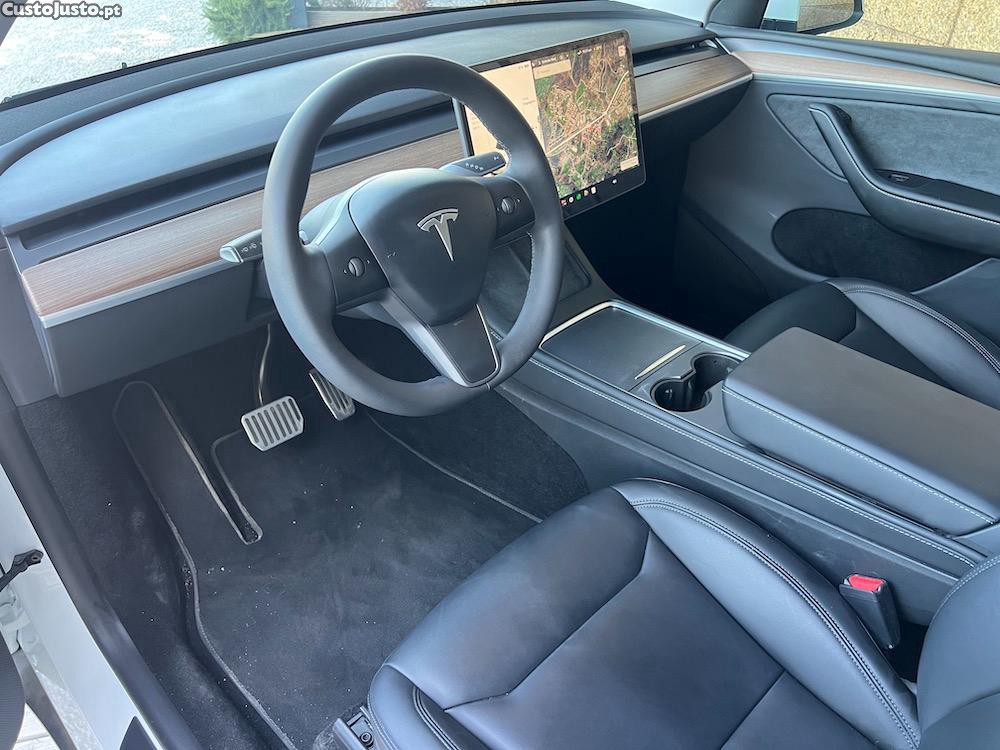 Tesla Model Y RWD 2023 — fotografia 9