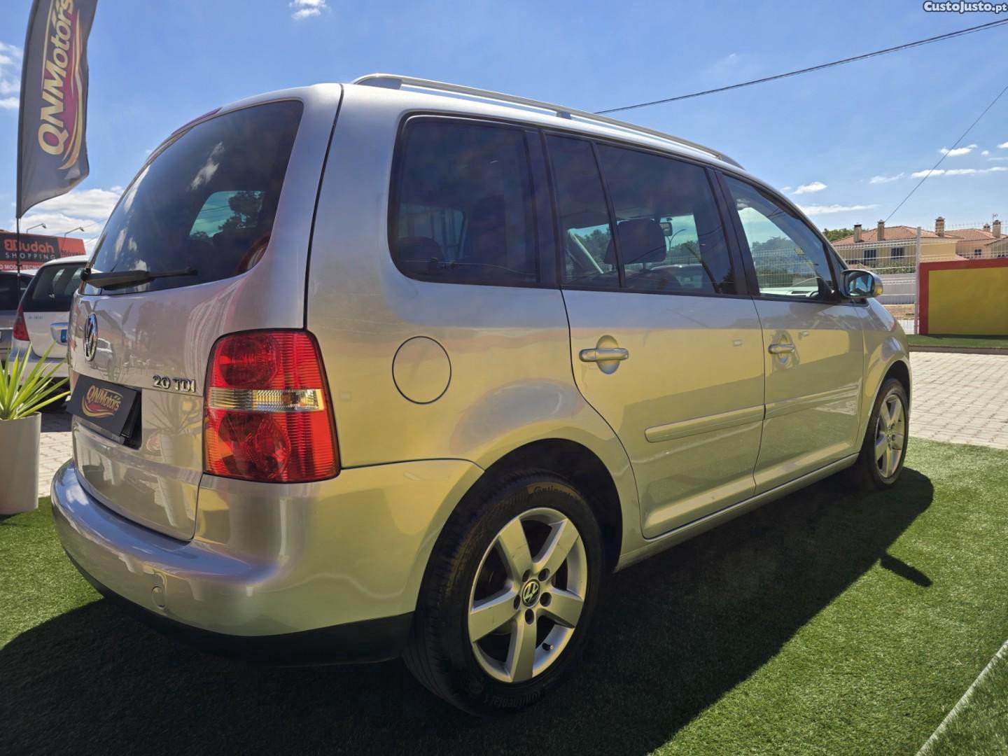 Volkswagen Touran 2.0 TDI Blue.Highline 7L — fotografia 15