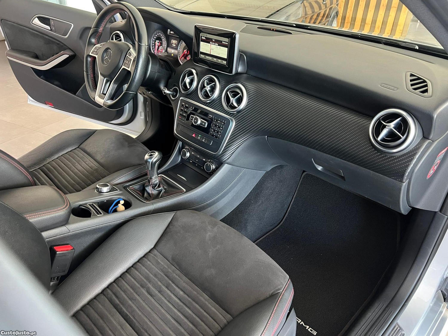 Mercedes-Benz A 180 CDi BlueEfficiency Edition AMG Line — fotografia 9