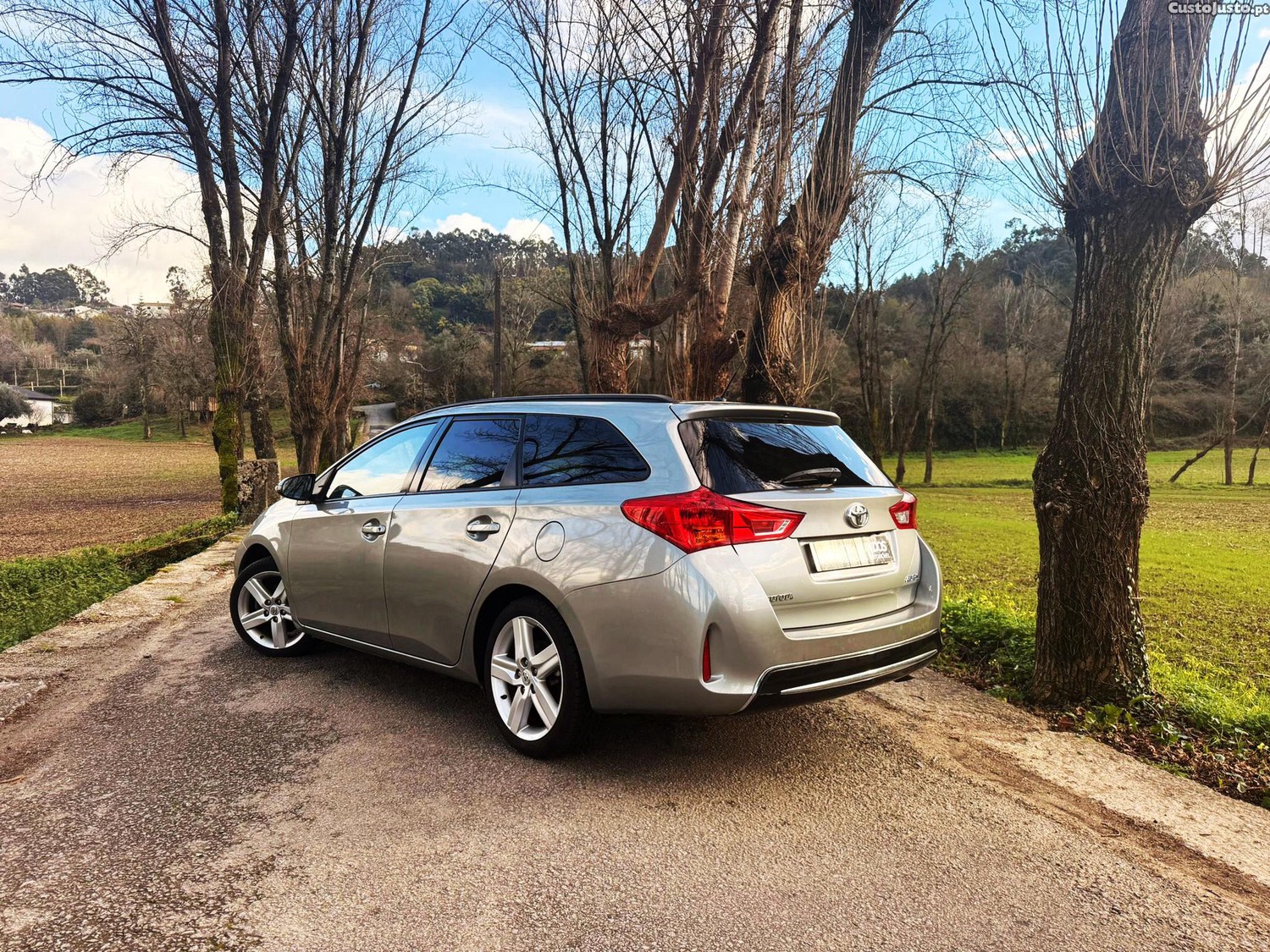 Toyota Auris 1.4 D-4D Com+P.Sport +Navi - 14 foto 3