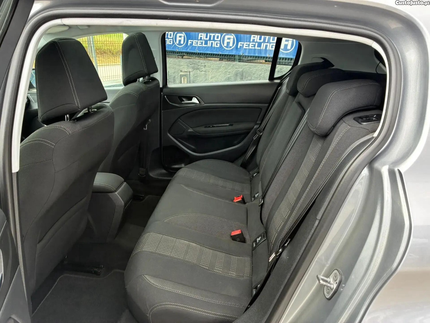Peugeot 308 1.6 BlueHDi Allure J17 — fotografia 3
